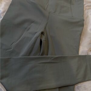 High-Waist Leggings in Olive Green